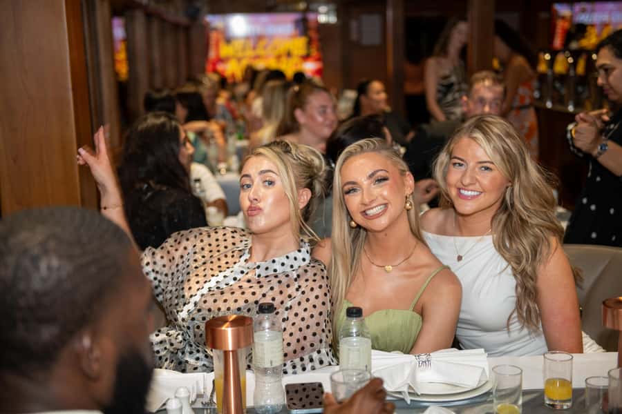 Dubai Marina: Luxury Dinner Cruise, Live Show, Open Bar & DJ - A Dinner Cruise Framed by Dubai’s Brightest Views