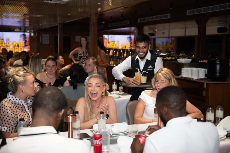 Dubai Marina: Luxury Dinner Cruise, Live Show, Open Bar & DJ - Finding Your Best Spot on the Boat