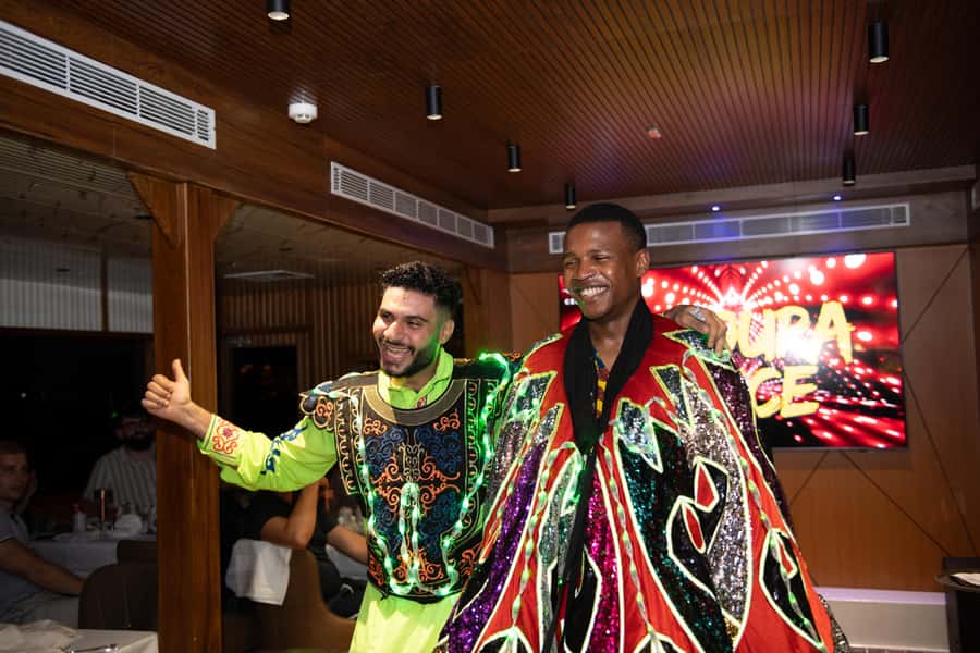 Dubai Marina: Luxury Dinner Cruise, Live Show, Open Bar & DJ - Service and the Human Side of the Evening
