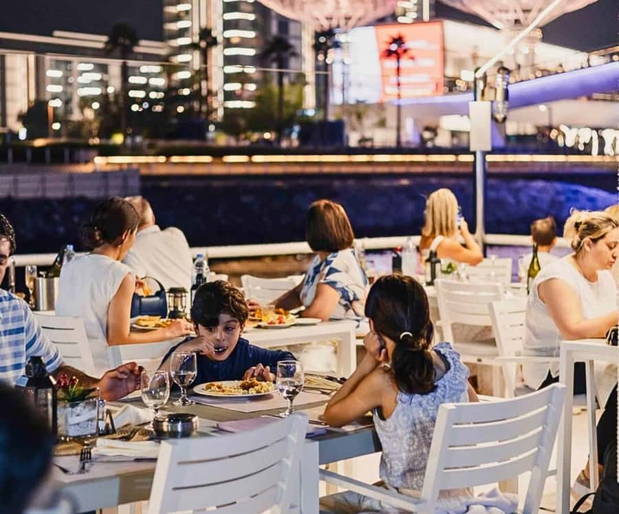 Dubai: Marina Premium Dinner Cruise with Unlimited Drinks - The buffet dinner: good variety, uneven seasoning