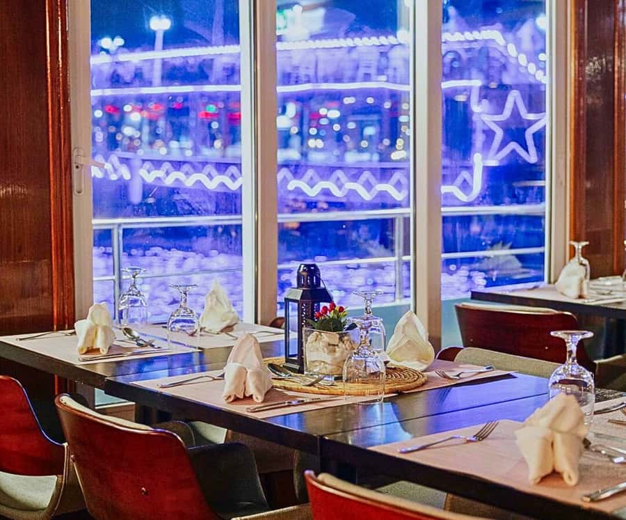 Dubai: Marina Premium Dinner Cruise with Unlimited Drinks - How much value do you get for $59?