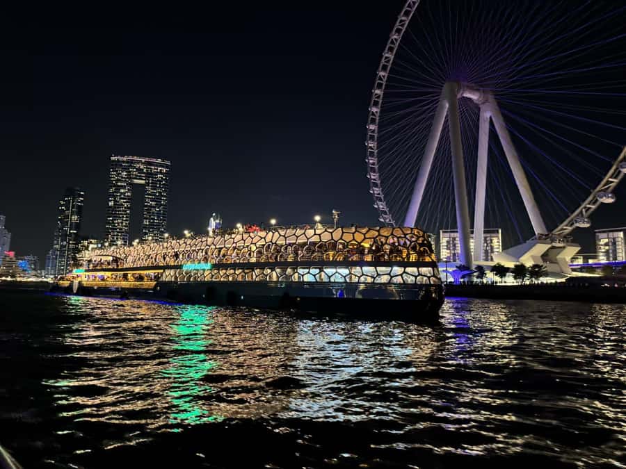 Dubai: Mega Yacht Dinner Cruise with Buffet - Why the view from the water matters