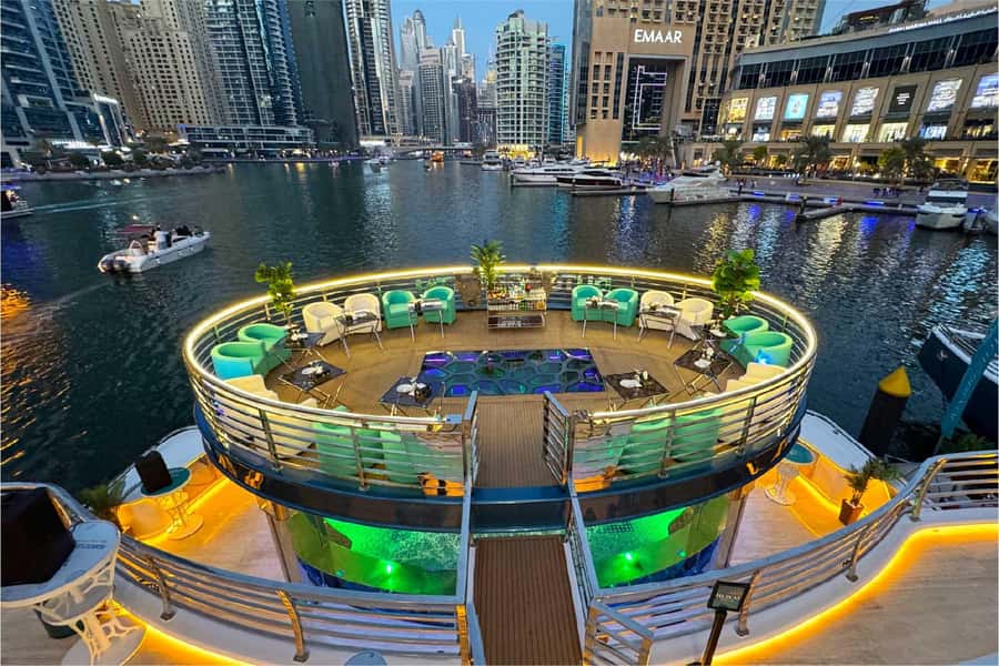 Dubai: Mega Yacht Dinner Cruise with Buffet - Dinner on the Lotus Royale