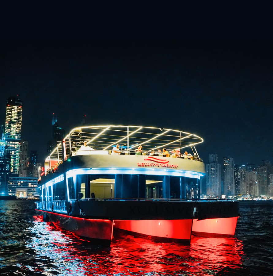 Dubai: Sunset or Dinner Cruise with Live Music & Open Bar - Assigned seating makes dinner less stressful