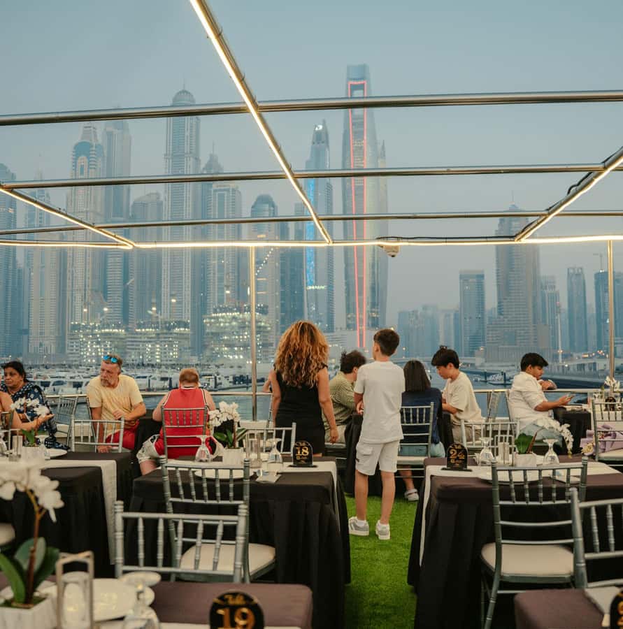 Dubai: Sunset or Dinner Cruise with Live Music & Open Bar - An open bar that adds real value at $51