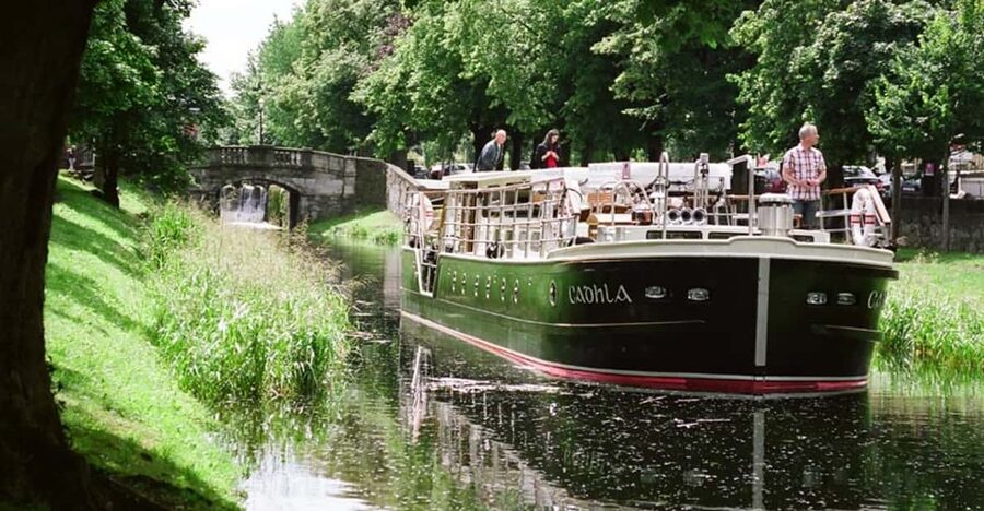 Dublin: Grand Canal Cruise with Dinner - The dinner: three courses and one included drink
