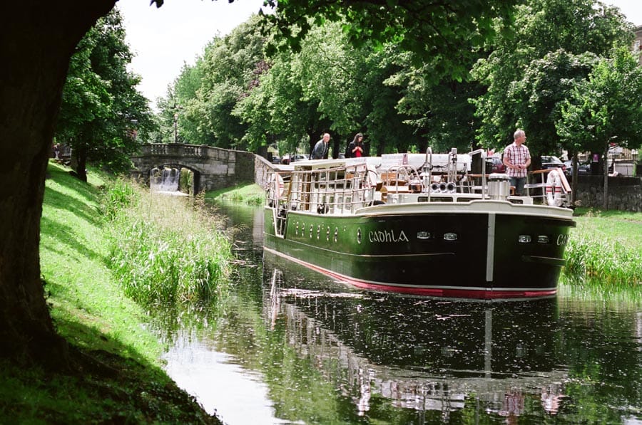 Dublin: Grand Canal Cruise with Dinner - Working the old canal locks