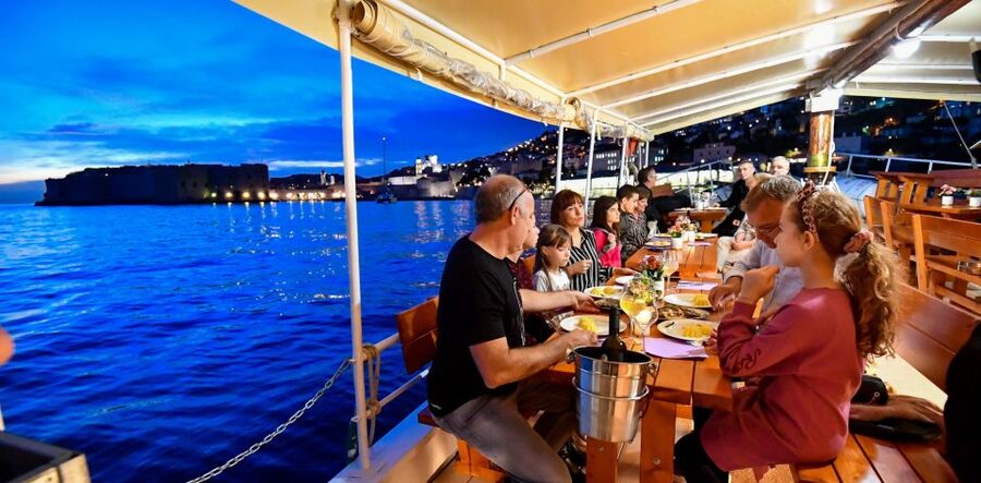 Dubrovnik: Sunset Dinner Cruise around the Old Town - What the small family boat means for your evening