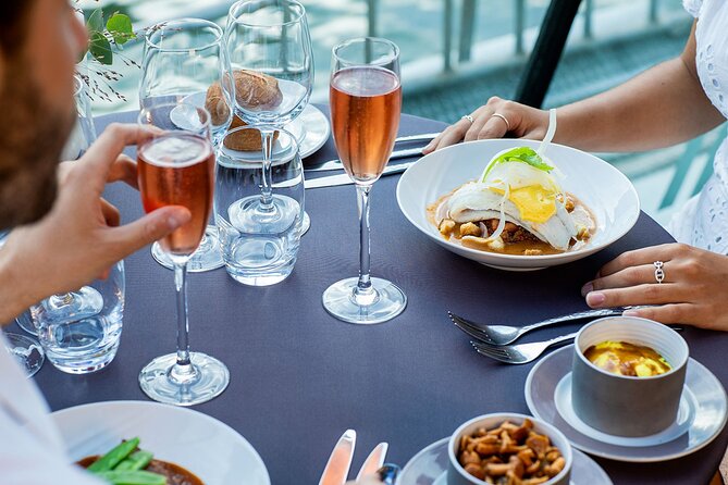 Early evening Dinner Cruise with drinks by Bateaux Parisiens - Starting beside the Eiffel Tower at 6:15 pm