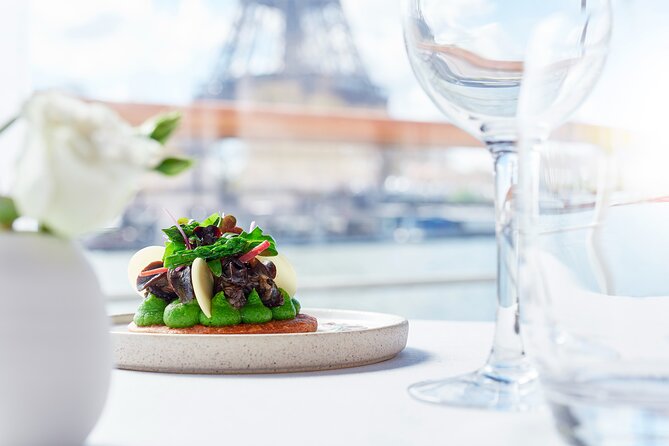 Early evening Dinner Cruise with drinks by Bateaux Parisiens - What you eat, and how much time you get