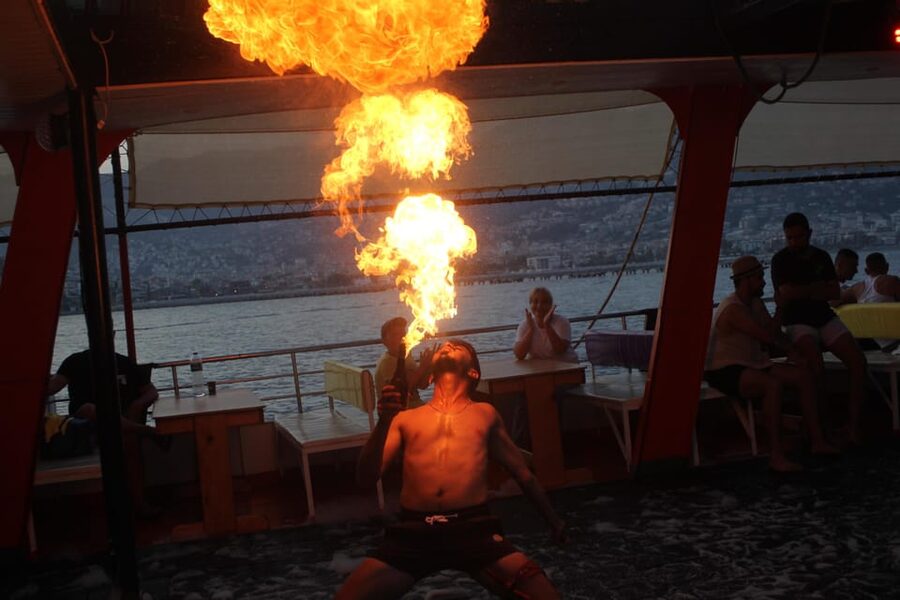 From Alanya: Night Safari Tour with Dinner and Boat Tour - Dinner at Dim Tea
