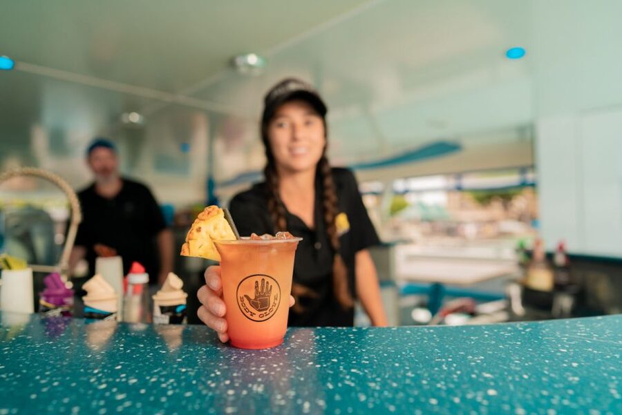 From Hawaii: Historical Dinner Cruise Tour to Kealakekua Bay - Live music, sunset, and the green flash