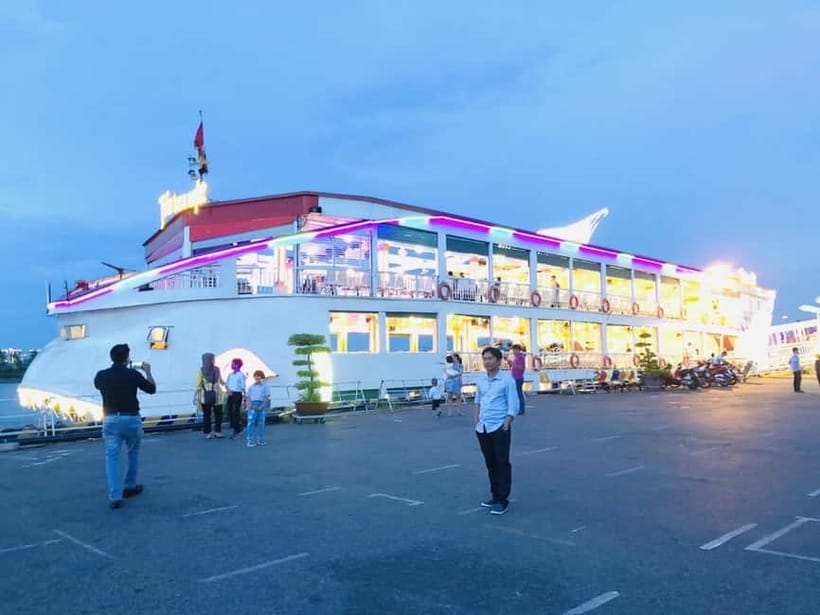 From HCM: Private Saigon City Tour Half-Day & Dinner Cruise - What the private car and guide change