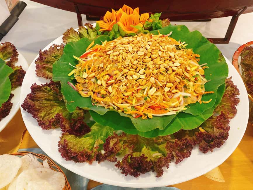 From Ho Chi Minh: Dinner on cruise Saigon (Private Table) - How the guide and transportation affect the value