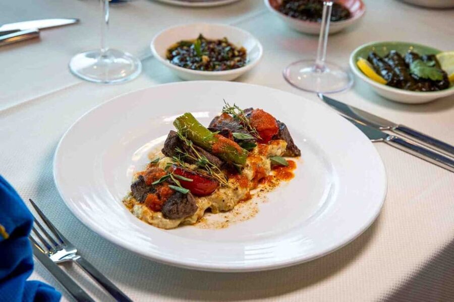 From Istanbul: Bosphorus Dinner Cruise Tavern & World Show - A dusk cruise between Europe and Asia