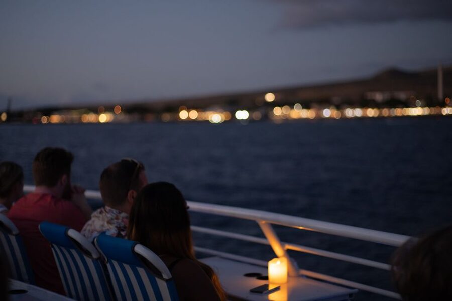 From Ma'alaea: Sunset Dinner Cruise Aboard the Quicksilver - Food, service, and what to expect onboard