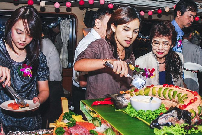 Grand Pearl Dinner Cruise: Dining & Live Performances - Dinner at about 8:00 pm