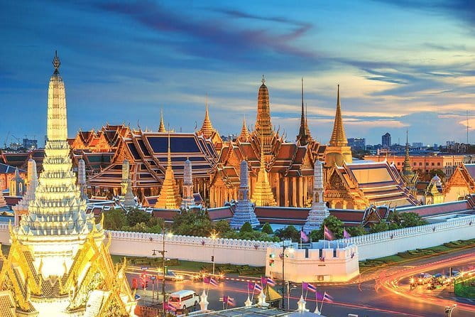 Grand Pearl Luxury Dinner Cruise in Bangkok Admission Ticket (SHA Plus) - Thai classical dance and live music
