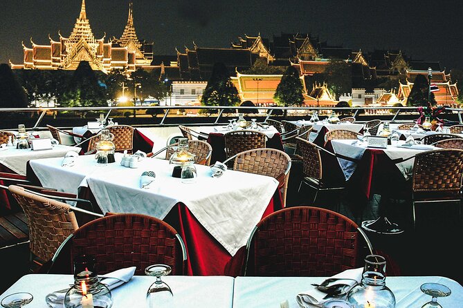 Grand Pearl: Luxury Dinner Cruise with Live Entertainment - How the large capacity changes the evening