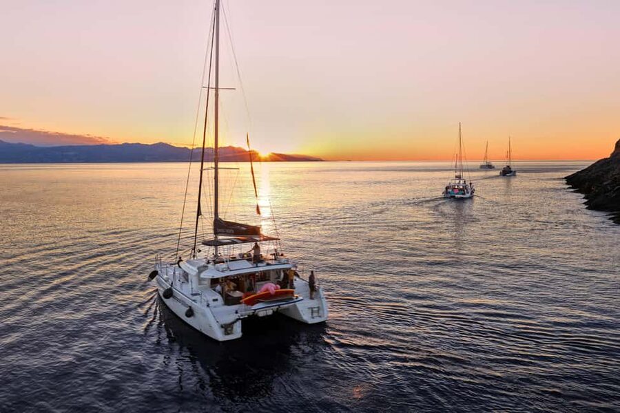 Heraklion: Dia Island Catamaran Cruise with Dinner and Wine - The first hour at sea