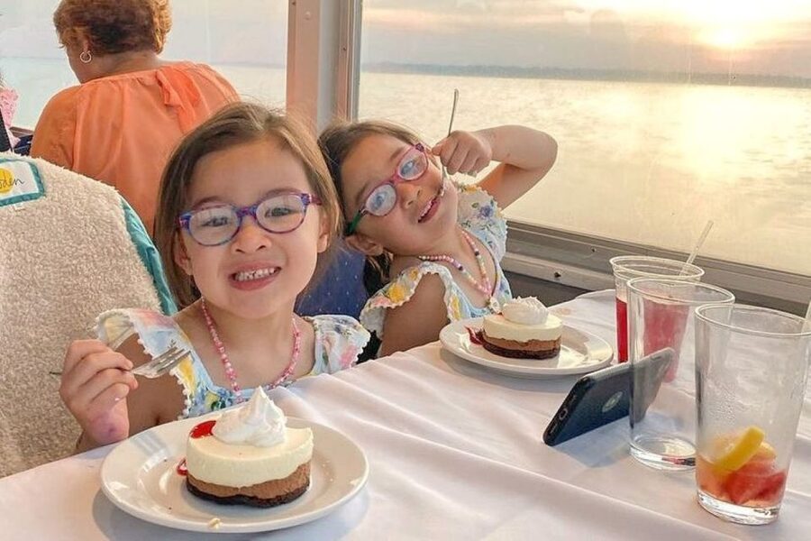 Hilton Head Island: Dolphin Watching 3-Course Dinner Cruise - Arriving at Harbour Town Lighthouse