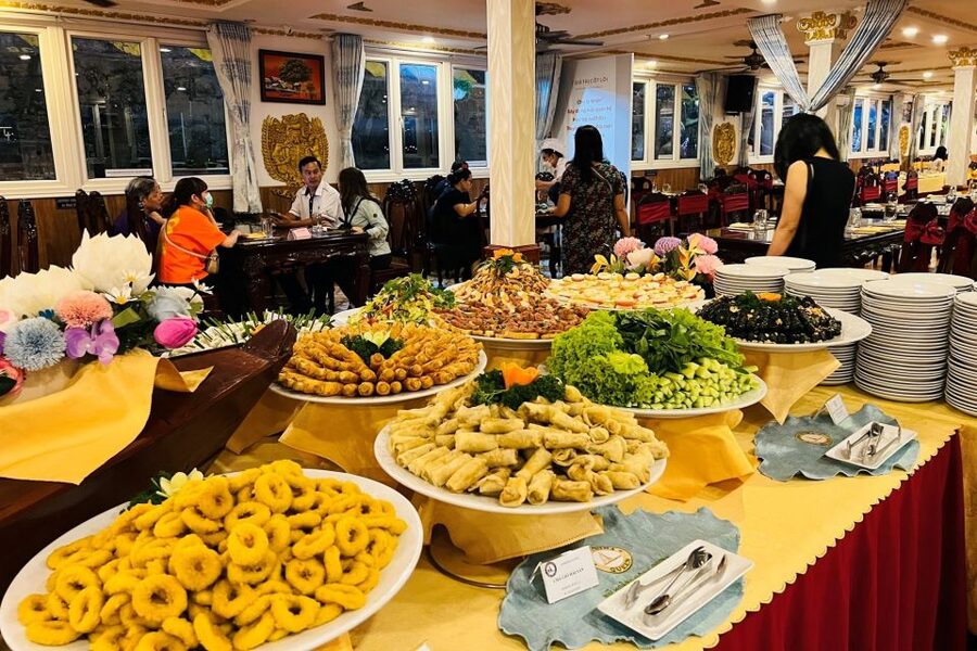 Ho Chi Minh City: Saigon River Dinner Cruise with Live Music - Should You Book the Saigon River Dinner Cruise?