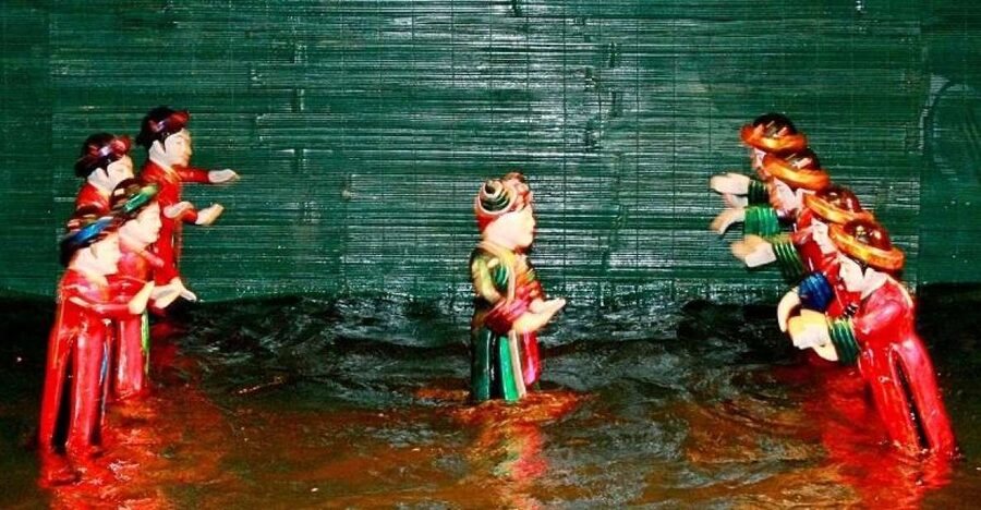 Ho Chi Minh City: Water Puppet Show and Dinner Cruise - Seating can shape the theater experience