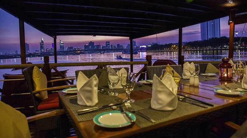 Ho Chi Minh City: Water Puppet Show and Dinner Cruise - What to expect from the buffet dinner