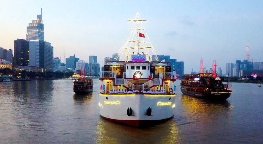 Ho Chi Minh: Private City Tour and Dinner Cruise with Buffet - Two sides of Saigon in one evening