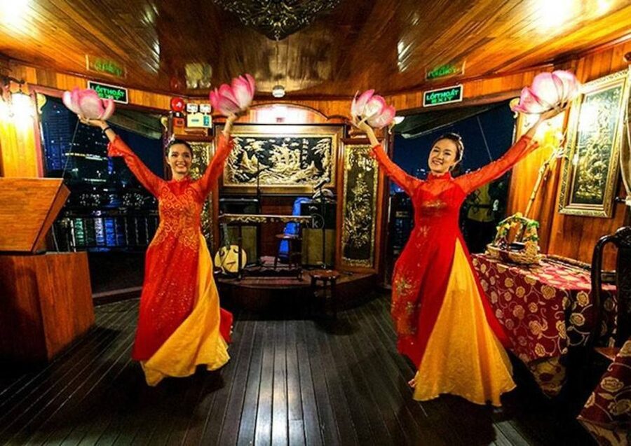 Ho Chi Minh: Private City Tour and Dinner Cruise with Buffet - Guides who shape the experience