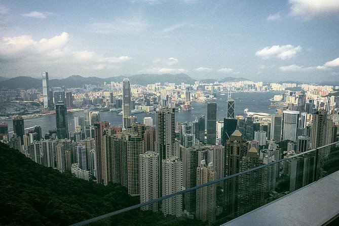 Hong Kong Afternoon Sightseeing Tour Plus Dinner Cruise with Hotel Pickup from Kowloon area - Aberdeen, the Jewellery Stop, and Stanley Market