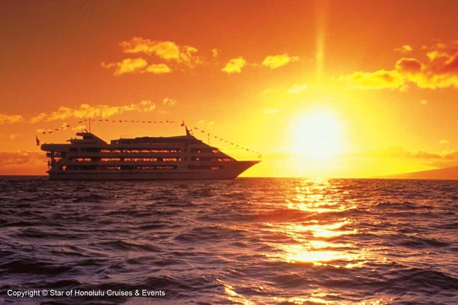 Honolulu: Sunset 5 Course Dinner Cruise with Entertainment - Diamond Head at sunset