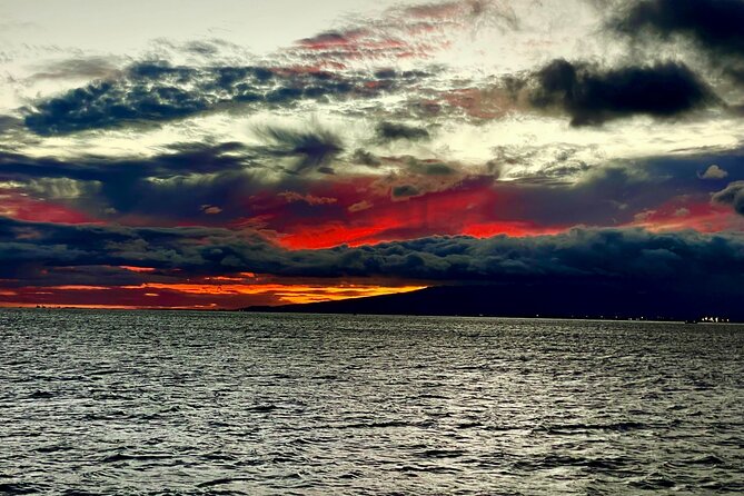 Honolulu Sunset Dinner Cruise with Friday Fireworks Show - Who should book this Honolulu evening?
