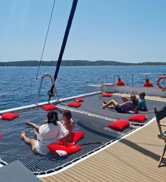 Hyères : Catamaran Dinner Cruise at Fort of Brégançon - The 7:30 PM sail toward the fort