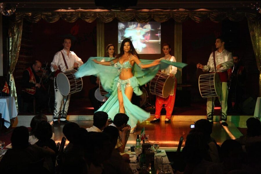 Istanbul: Bosphorus Dinner Cruise Incl. Drinks with Transfer - Dinner, drinks, and what to expect at the table
