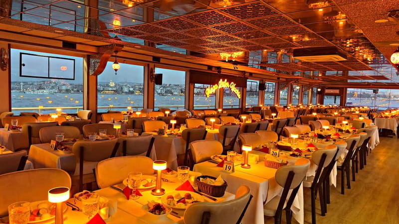 Istanbul: Bosphorus Dinner Cruise & Show with Private Table - Why a Bosphorus dinner cruise works so well
