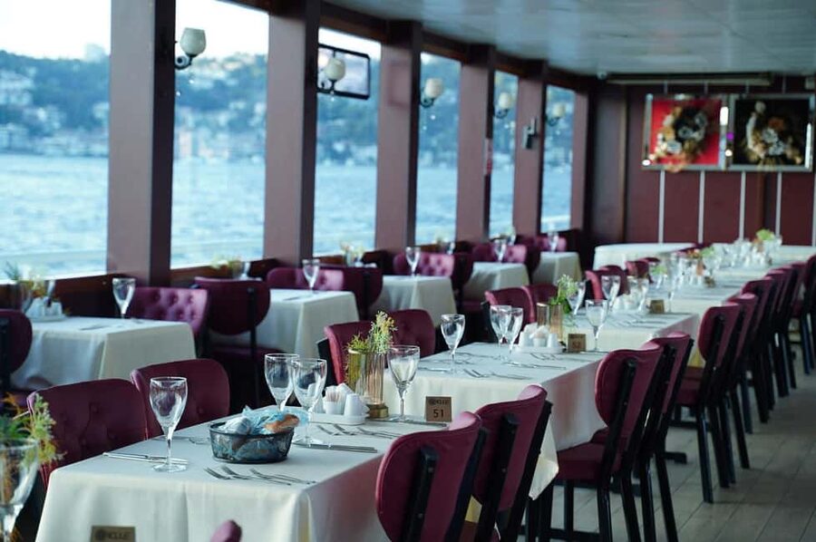 İstanbul:Bosphorus Dinner Cruise & Soft and Alcohol Drinks - Hotel pickup, traffic, and meeting at Cibali Harbor