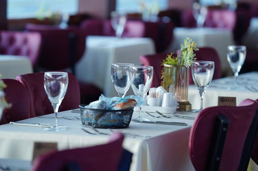 İstanbul:Bosphorus Dinner Cruise & Soft and Alcohol Drinks - What the three-hour evening looks like