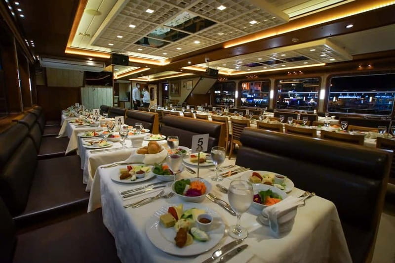 Istanbul: Bosphorus Dinner Cruise & Turkish Night Show - Why Istanbul’s Bosphorus looks different at night