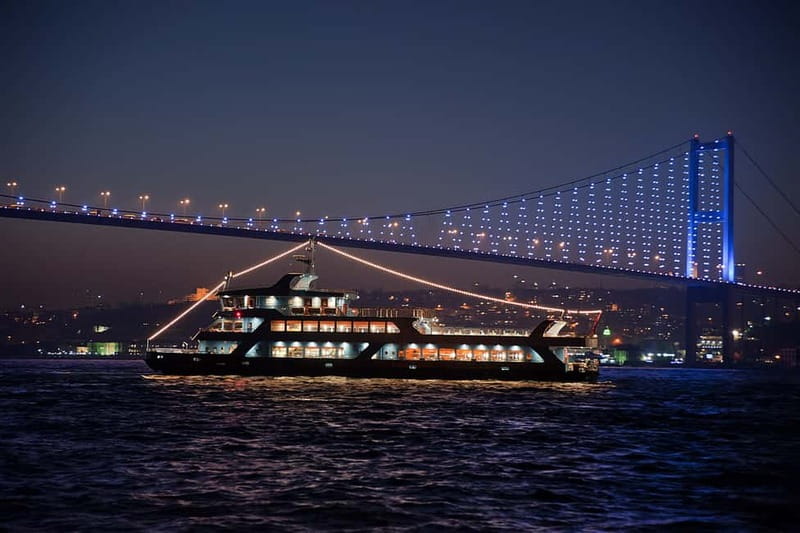 Istanbul: Bosphorus Dinner Cruise & Turkish Night Show - Boarding, pickup, and the first hour