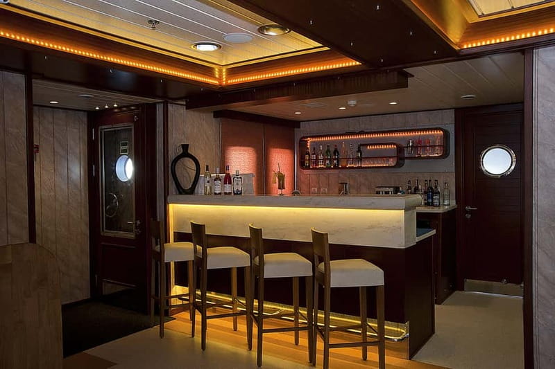 Istanbul: Bosphorus Dinner Cruise & Turkish Night Show - What dinner includes at the table