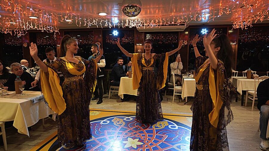 Istanbul: Bosphorus Dinner Cruise with Drinks & Turkish Show - FAQ