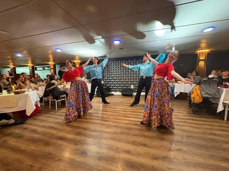 Istanbul: Bosphorus Dinner Cruise with Live Entertainment - Practical details that can save you trouble