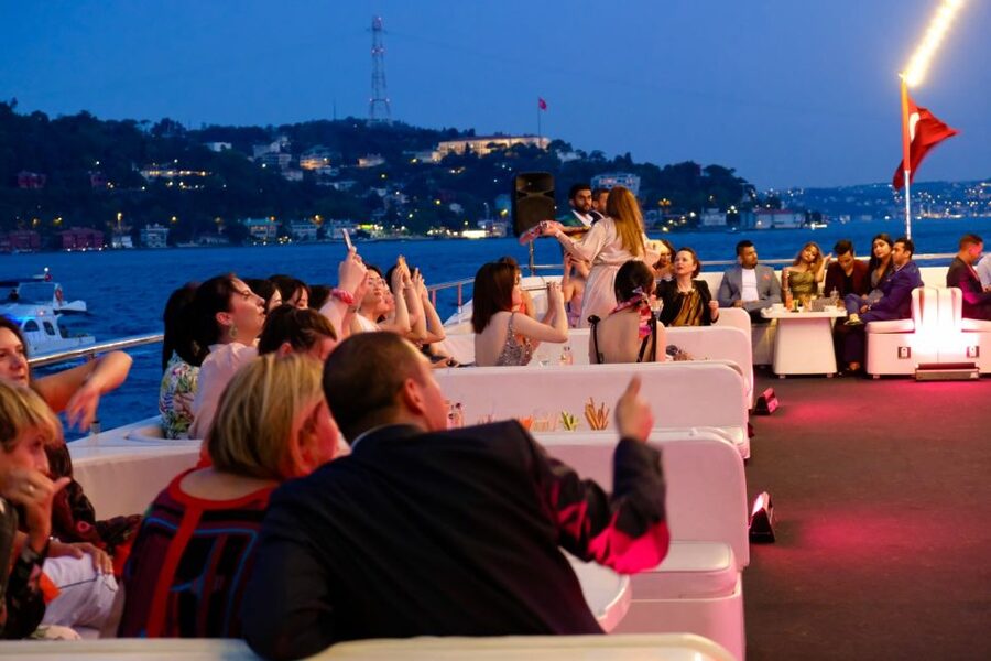 Istanbul: Bosphorus Sunset Cruise with Dinner - Key points to know before you book