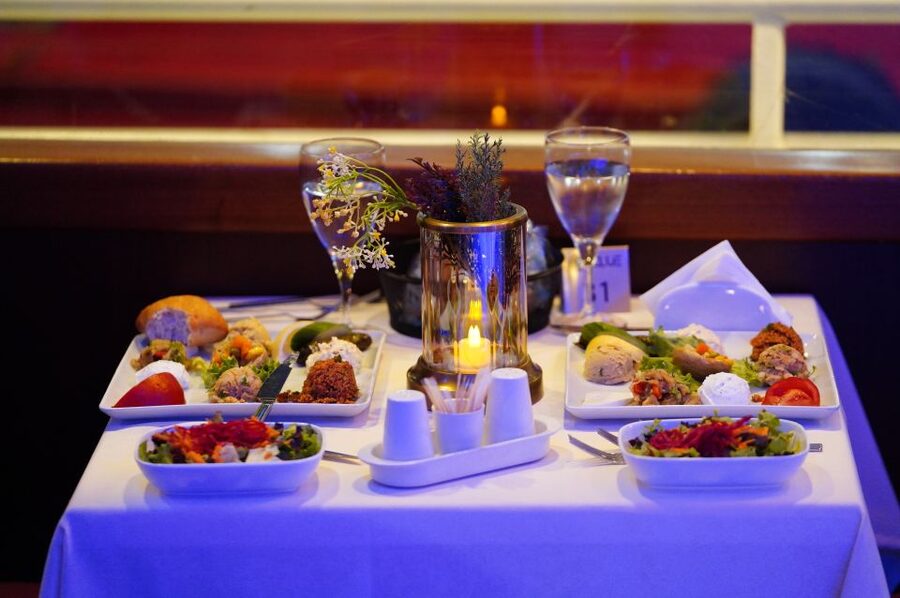 Istanbul: Dinner Cruise and Entertainment with Private Table - Should you book it?