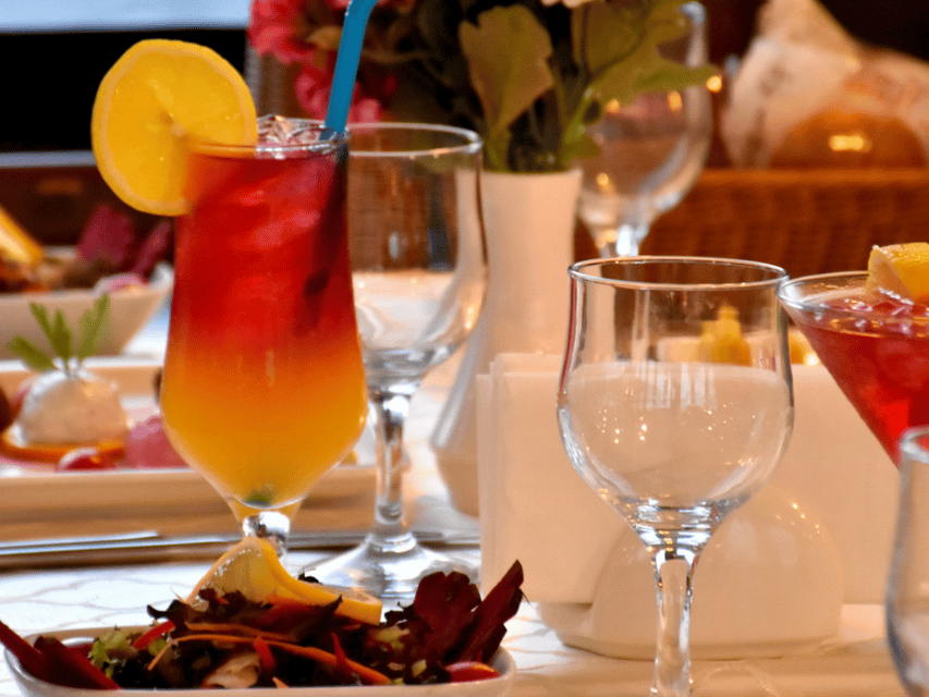Istanbul: Dinner Cruise with Hotel Pickup & Optional Drinks - Küçüksu Palace, Beylerbeyi Palace, and the return route