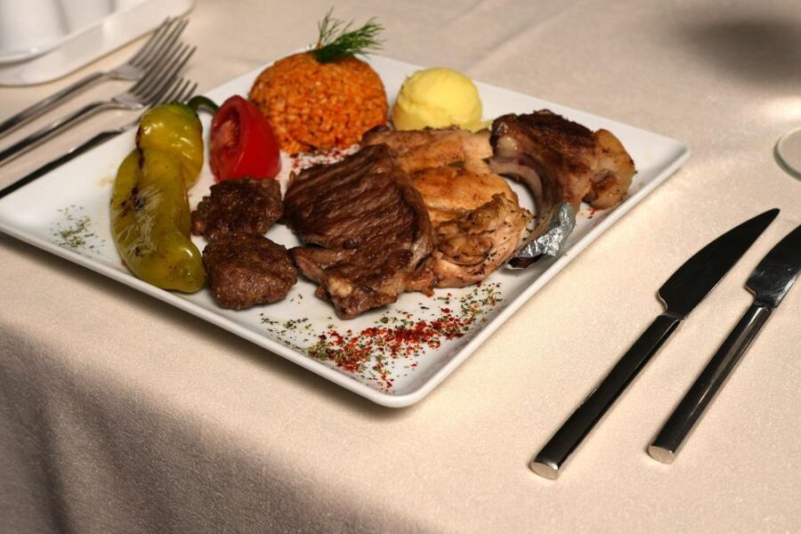 Istanbul: Pasha Istanbul Dinner Cruise - Dinner, drinks, and realistic expectations
