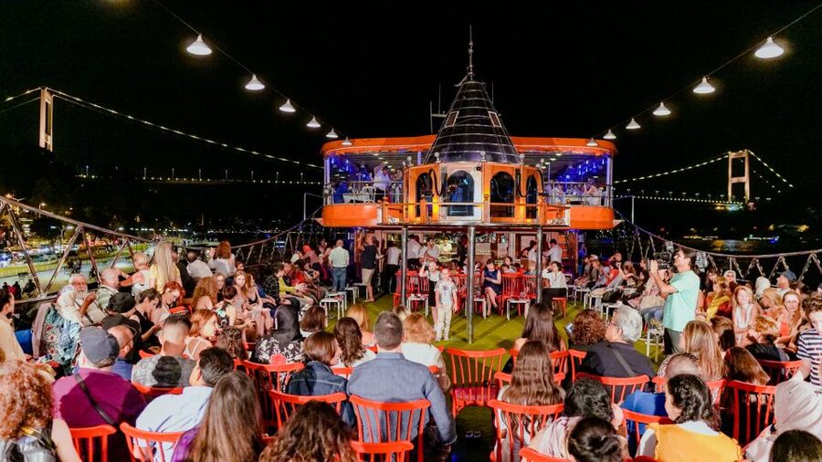 Istanbul: Turkish Night on the Bosphorus Dinner Cruise - A night between Europe and Asia