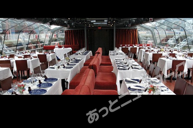 JAPANESE guided tour! Bateaux Dinner Cruise tour with hotel transportation. The best way to enjoy the Manhattan night view from the river & sea. Full course French dinner, live band music included. - Seeing the Statue of Liberty after dark