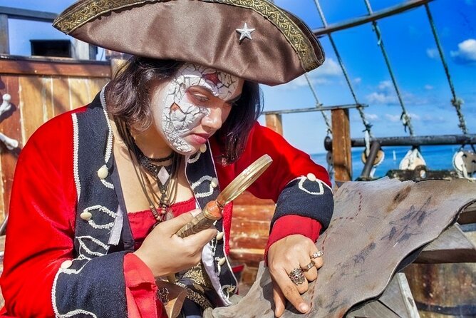 Jolly Roger Pirate Show and Dinner Cruise with Open Bar - Dinner with several choices, not just snacks
